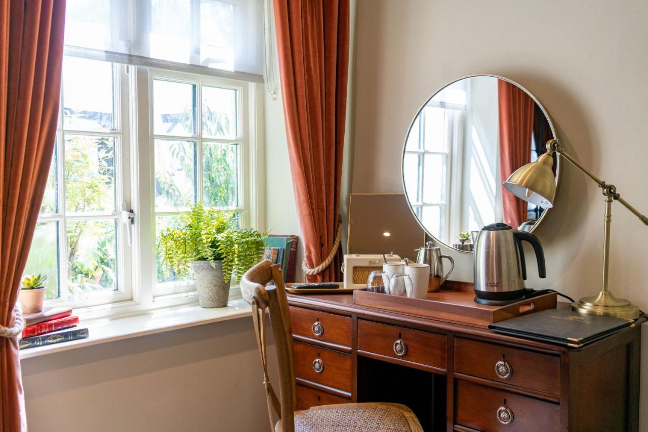 High Corner Inn Godshill  エクステリア 写真